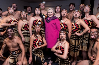 Hillary se redefine en Twitter