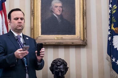 Dan Scavino, el hombre tras los tuits incendiarios de Trump