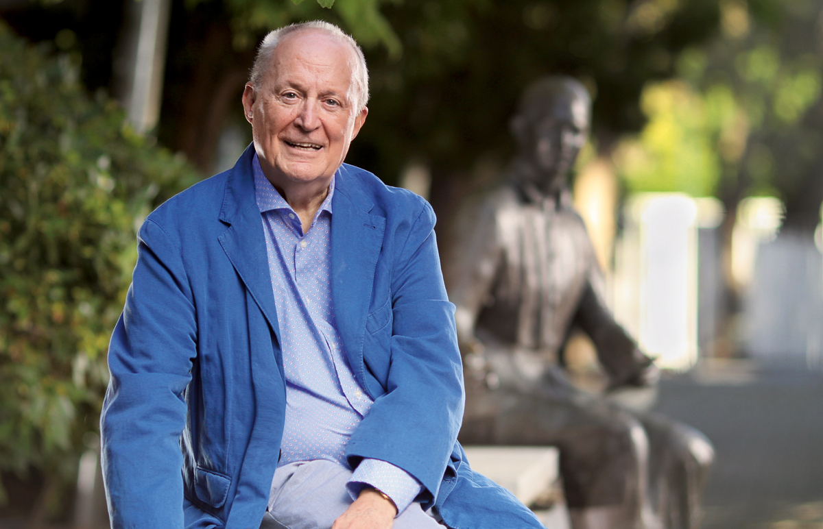 Fernando García de Cortázar: «Muchos lugares de mi libro los he conocido en bodas. ¡He casado a más de 500 parejas!»