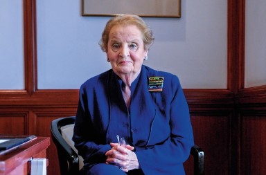 Madeleine Albright: «Los tiempos piden alarmismo»