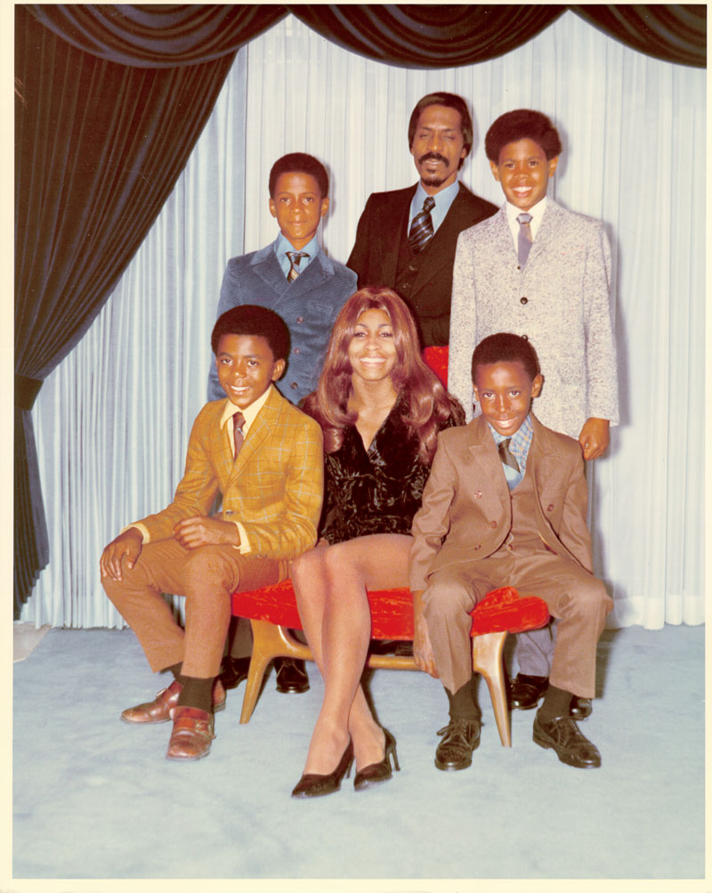 tina turner, hijo se suicida