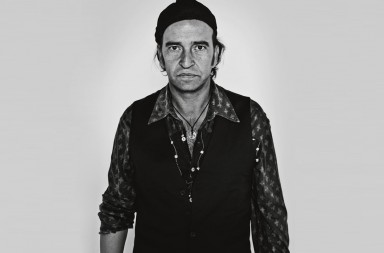 Álvaro Urquijo: «Hoy, si no sales a la carretera, no comes. Y de Los Secretos viven 12 familias»