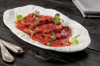 Lengua con piperrada al horno