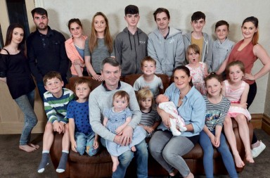 Los Radford, la familia más grande del Reino Unido, espera su bebé número 22