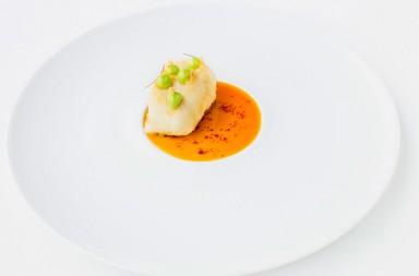 Merluza frita con emulsión de perejil y ajo