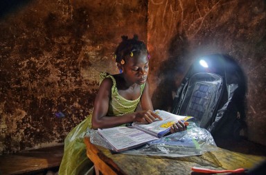 Mochilas que iluminan el futuro