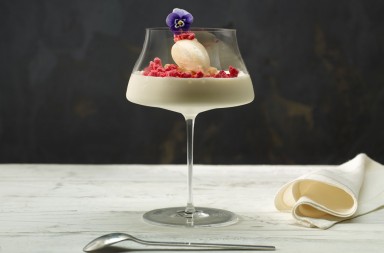 ‘Panna cotta’ de yogur con helado de mango y pasión