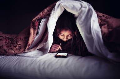 ¿Es mi hijo un adicto al móvil?