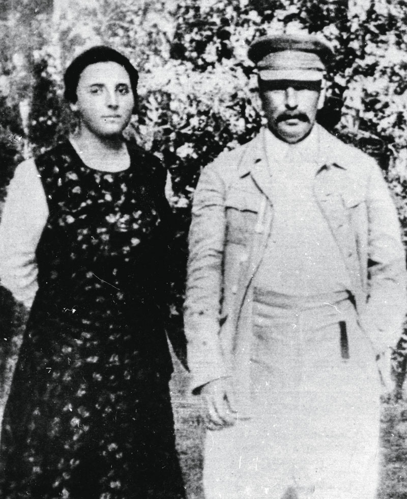 Soviet leader Josef Stalin with his second wife Nadezhda Alliluyeva, late 1920s. Nadezhda Alliluyeva (1901-1932) married Stalin (1879-1953) in 1919. Her death was officially attributed to appendicitis, but it is generally accepted that she committed suici (Photo by Fine Art Images/Heritage Images/Getty Images)