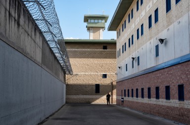 Funcionarios de prisiones: el día a día entre rejas