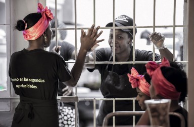 Así funciona el restaurante dirigido por reclusas en Colombia