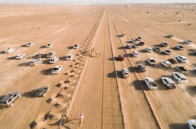 Las fascinantes carreras de camellos en el desierto