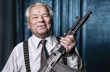 Mijaíl Kaláshnikov, el armero arrepentido