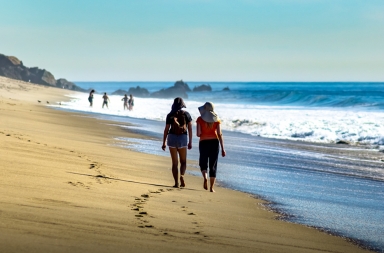 ¿Es más feliz quien vive cerca del mar?