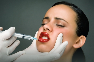 La peligrosa obsesión adolescente: rellenos dérmicos para labios y pómulos