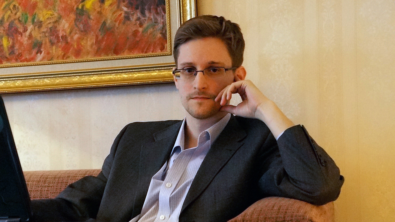 Edward Snowden: "Si algún día caigo por una ventana, tengan por seguro que me han empujado".