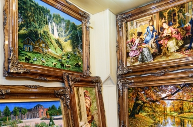 La alfombra persa se sube por las paredes