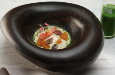 Royal de hinojo y gambas con jugo de trigo