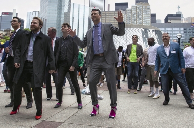 Carreras de hombres con tacones contra la violencia de género