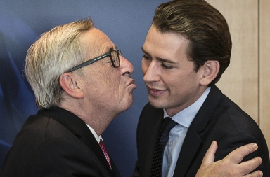 ¿Besos políticamente correctos…?