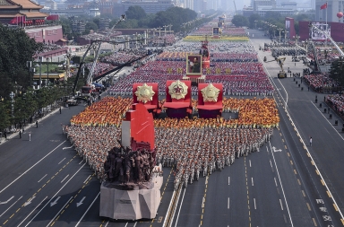 China celebra 70 años de régimen comunista con un gran desfile militar