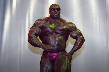 De campeón del Mister Olympia a la silla de ruedas