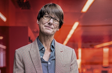 Mary L. Gray: «La inteligencia artificial funciona gracias al trabajo mal pagado de millones de personas»