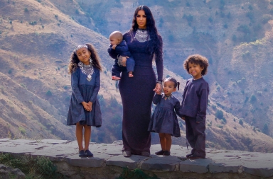 Kardashian, sin retocar, en la tierra de sus ancestros