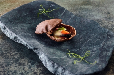 Mejillón en coca de algarroba