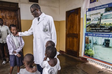Denis Mukwege, el doctor que lucha contra las violaciones más brutales en el Congo