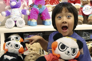 Un ‘youtuber’ millonario con solo 8 años