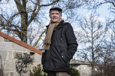 Manuel Mandianes, antropólogo: «Si a estos ancianos los sacas de aquí, mueren»