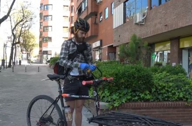 Repartidores, los héroes que nos ayudan a cumplir la cuarentena