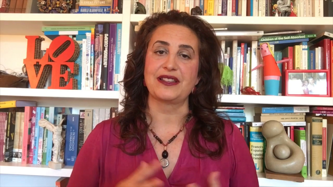 La psicóloga Laura Rojas Marcos nos enseña en este vídeo cómo afrontar el miedo