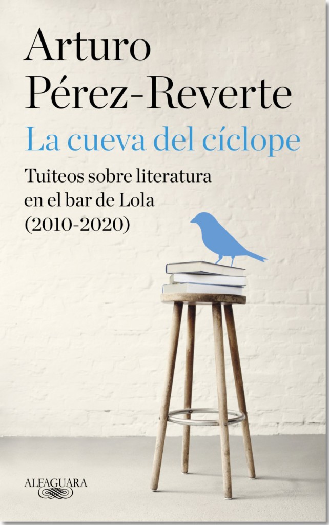 Pérez-Reverte publica un libro con sus tuiteos: seleccionamos 35 sobre 'Patente de corso', su columna en 'XLSemanal'