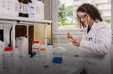 Reinventar… las firmas de cosmética se unen a la lucha contra la COVID-19