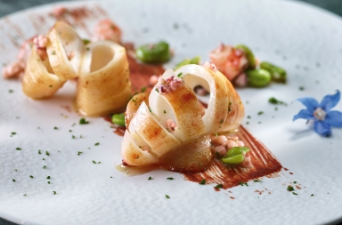 Chipirones con crema de morcilla