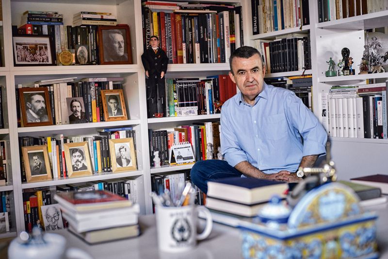 Lorenzo Silva: "En este libro cuento cosas muy poco agradables de la Guardia Civil"
