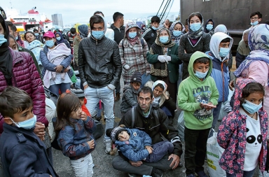 COVID-19: Grecia ‘desconfina’ a los refugiados de Lesbos