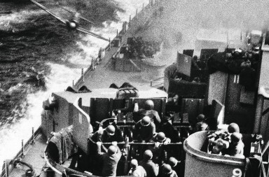 Suicidios en masa, escudos humanos, kamikazes: el infierno estaba en Okinawa