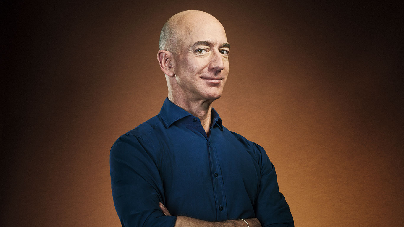 Jeff Bezos, el hombre que se ha hecho aún más rico con la pandemia, tiene un plan...