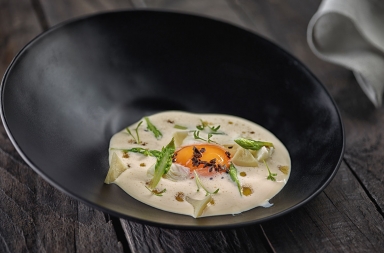 Huevos con crema de queso