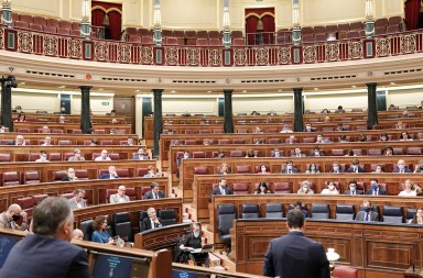 ¿Qué causa el hastío político en la sociedad?