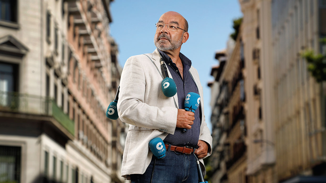 Ángel Expósito: «La relación excesiva entre periodistas y políticos nos está desprestigiando»