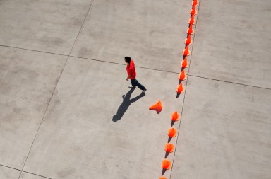 Coronavirus: la triple carga de los jóvenes