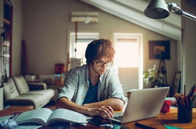 La universidad se vuelve híbrida