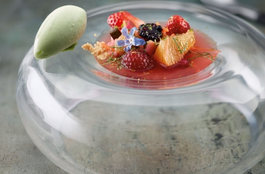 Sopa de frutas con helado