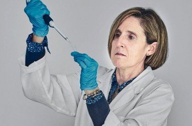 Isabel Sola: «Es importante que España tenga sus propias vacunas para no depender del exterior, como sucedió en marzo con respiradores»