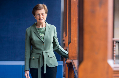 Adela Cortina: «La globalización la gobiernan unas cuantas empresas poderosas»