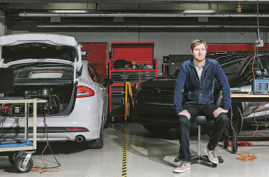 A Elon Musk le sale competencia en los coches autónomos: ha llegado Austin Russell